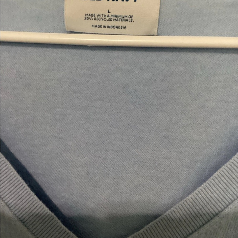 Old Navy Women's Light Blue V-Neck Sweater - Picture 2 of 2